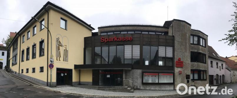 Zeitungsredaktion und Architekturbüro: Das ehemalige Sparkassengebäude wird bald wieder vollständig belebt sein, nachdem im Obergeschoss bereits die Medieningenieure von „Manntau“ eingezogen sind. Bild: Tietz