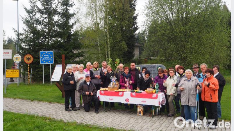 Das 25-jährige Bestehen feierten der FVV und der Touristikclub direkt an die Grenze. Auch wenn der FFV keine neue Vorstandschaft bilden kann, soll die Gemeinschaft mit privaten Unternehmungen weiter fortbestehen. Bild: gz