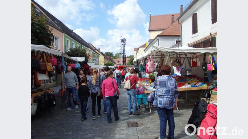 Die Fieranten locken mit Schönem, Nützlichem und Naschereien. Bild: wrt