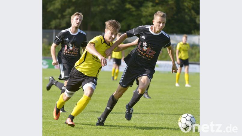 Moritz Ram (links) stürmte in der vergangenen Saison noch für den FC Amberg, jetzt für den SV Raigering. Bild: Ziegler