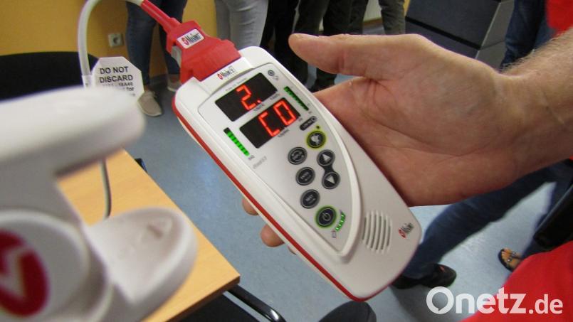 Das Pulsoximeter-Kombigerät misst die Pulsfrequenz sowie den Sauerstoff- und Kohlenmonoxidgehalt des Blutes. Bild: exb