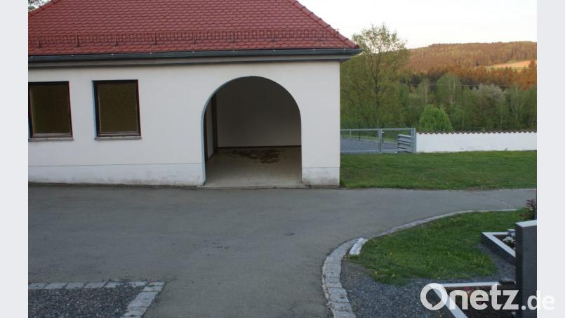 Die Eckpunkte des Entwurfs einer neuen Friedhofs – und Bestattungssatzung wurde vorgestellt. Die Bestattung von Urnen und der Benutzungszwang des Leichenhauses werden neu geregelt. Bild: weu
