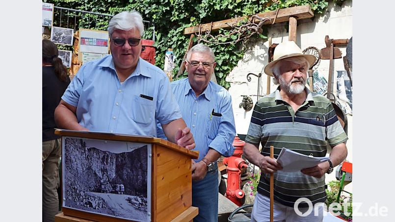 Martin Kohl (von rechts), Fritz Fürk und Jürgen Böhme führen durch den Tag des offenen Denkmals in Kirchenthumbach. Bild: ü