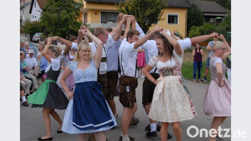 Viel Spaß hatten nicht nur die Kirwapaare, sondern auch die vielen Zuschauer. Bild: pop