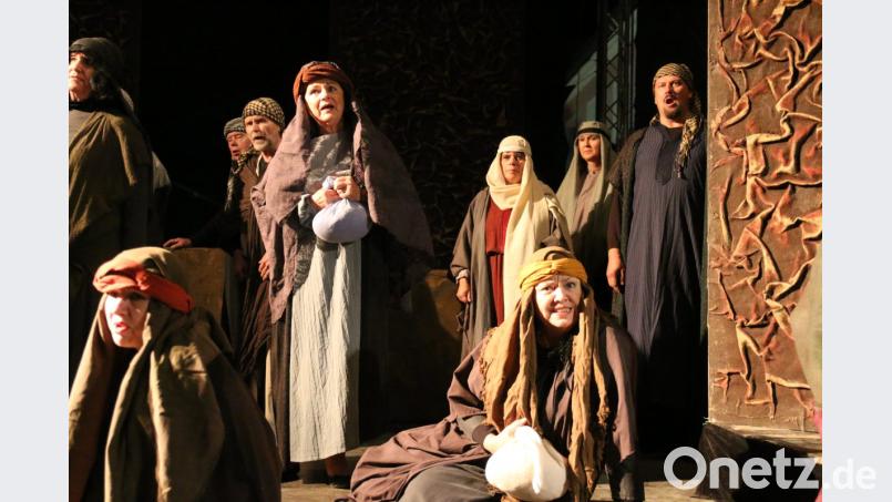 Auf der Bühne: traurig zu schauen ohne mitzusingen war schwieriger als gedacht. Bild: sne