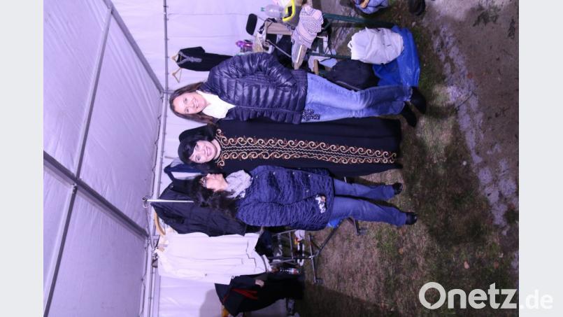 Zum Abschied gabs ein Küsschen von Abigaille, gespielt von Liana Sass. Bild: sne