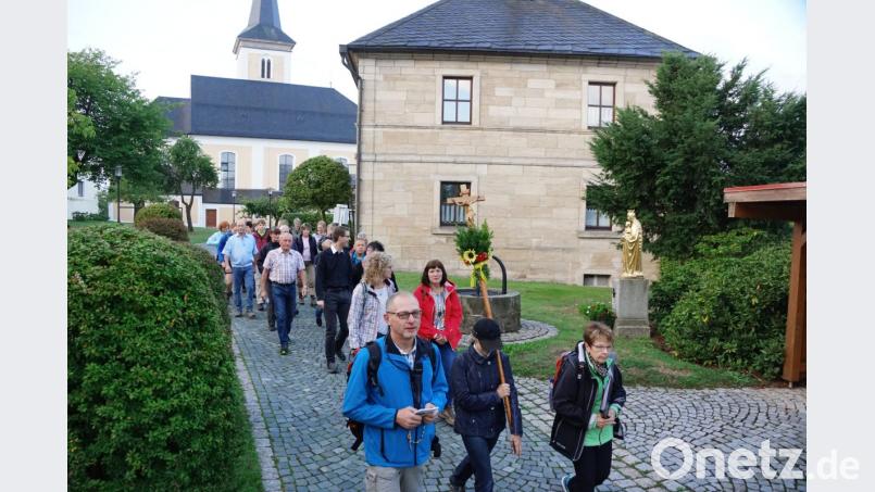 Peter Erhart, seine Frau Christina und Rita König führen die Wallfahrer von Kulmain (Bild) über Oberwappenöst, Dechantsees und Hohenhard nach Fuchsmühl. Bild: bkr