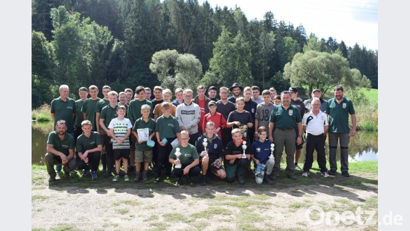 Das Jugendfischen am Trausnitzer Stausee wurde wieder bestens angenommen. Der Anglernachwuchs aus Wernberg-Köblitz, Pfreimd, Trausnitz und Nabburg fischte um Pokale und Preise. Bild: bnr