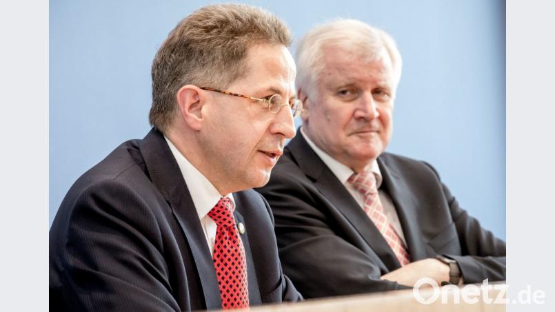 Horst Seehofer (rechts) und Hans-Georg Maaßen, Präsident des Bundesamtes für Verfassungsschutz. Bild: Michael Kappeler/dpa