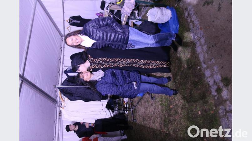 Zum Abschied gabs ein Küsschen von Abigaille, gespielt von Liana Sass. Bild: sne