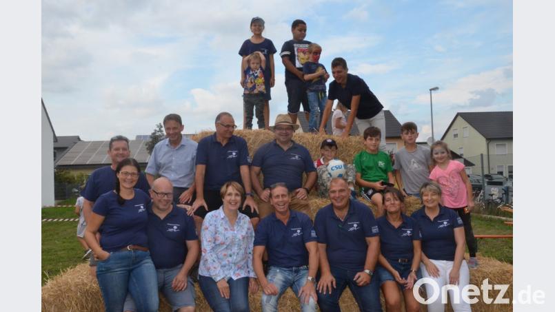 Gut Lachen hatten am Sonntag Veranstalter und Gäste des Siedlerfests in den Krummen Äckern. Bild: Kunz