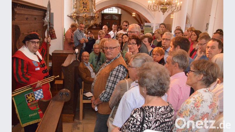 Der Andrang zur Turmbesteigung ist riesengroß. Leider kann der Türmer nicht alle Interessenten nach oben mitnehmen. Bild: Kunz