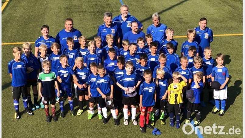 45 junge Fußballer sind fleißig am Trainieren. Bild: Thomas Graml (gth)