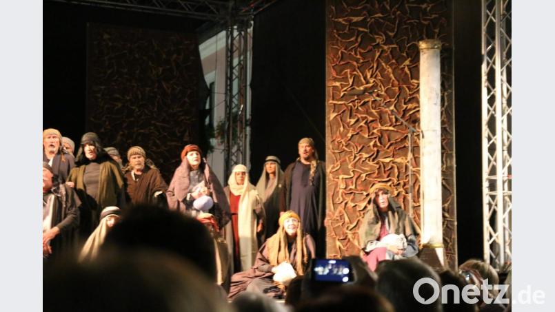 Auf der Bühne: traurig zu schauen ohne mitzusingen war schwieriger als gedacht. Bild: sne