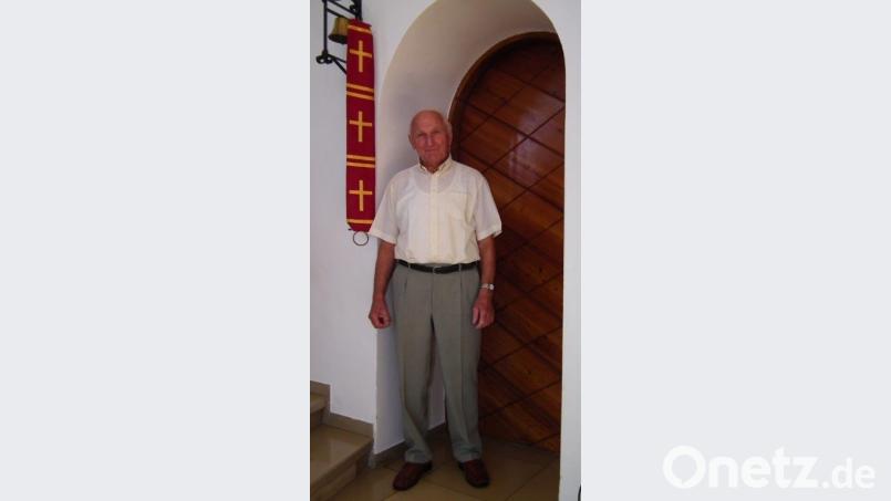 Eigentlich ist er seit der MInistrantenzeit anno 1943 Mesner. Alfons Bogner kennt Sakristei und Altarraum besser als jeder Pfarrer. Bild: bk