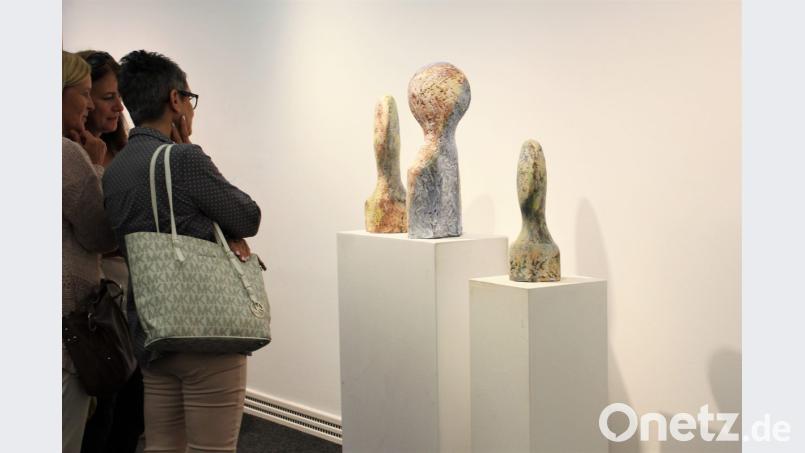 Interessante Begegnung zwischen Besucher und Plastik. Bild: Dagmar Williamson