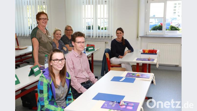 Schulstart für die angehenden Altenpfleger. Mit auf dem Bild Lehrerin Ingrid Linkel. Bild: njn