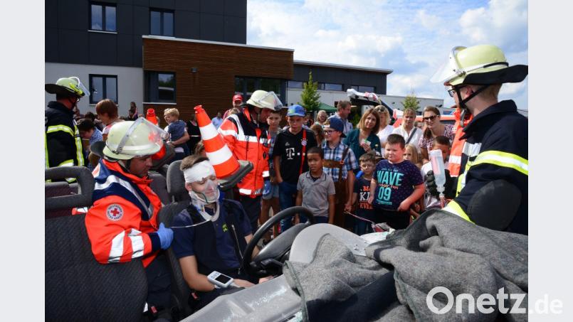 Die Besucher können sich aus der Nähe einen Einblick über die Rettungsmaßnahmen verschaffen. Bild: bey