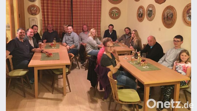 Über ein mangelndes Interesse an der Wahlkampf-Tour von Waidhaus nach Reichenau musste sich Ortsvorsitzender Stefan Harrer (links) keinen Kopf machen. Bild: fjo