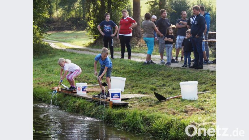 An sechs Stationen mussten knifflige Aufgaben bewältigt werden, bei denen es auf Geschicklichkeit oder Treffsicherheit ankam. Bild: weu