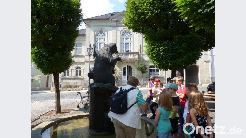 Vor dem Bärnenbrunnen: &quot;Der Bär ist los.&quot; Bild: exb
