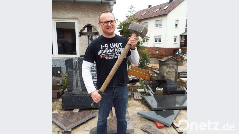 Irgendwie liegt der große Hammer heute viel schwerer in der Hand als vor 30 Jahren. Bild: markus.mueller@oberpfalzmedien.de