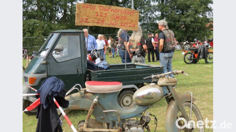 Die Dürnersdorfer Feuerwehr nutzte die Gelegenheit, für ihr Jubiläum zu werben. Bild: kö