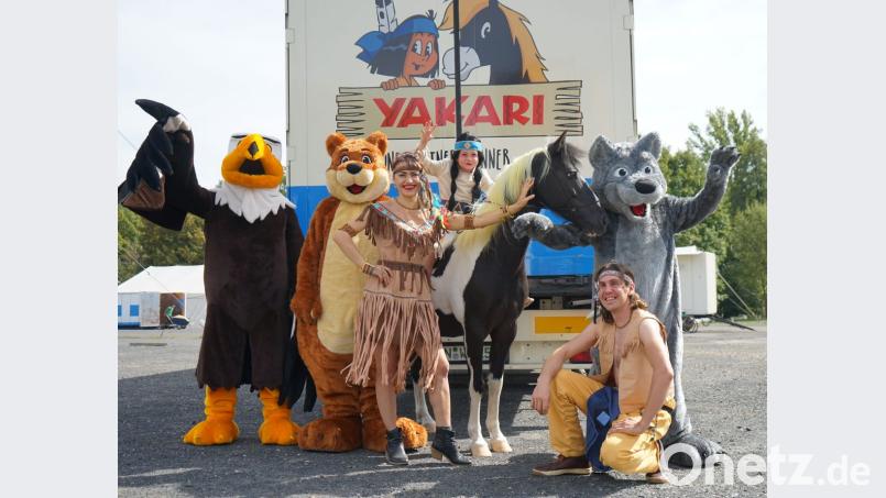 Insgesamt besteht die Yakari-Pferdeshow aus über 60 zwei- und vierbeinigen Mitwirkenden, darunter auch ausgezeichnete Akrobaten und Komiker. Vom 13. bis zum 16. September kann man sie am Marktredwitzer Angerplatz erleben. Bild: abi