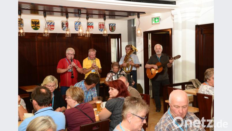 Musik in der bayerischen Vertretung, dann sichtbar vor dem Reichstag. Bild: bey