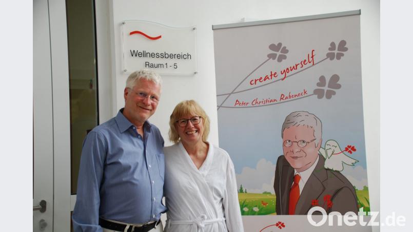 Annerose Strobl aus Erlenbach am Main wollte im Sibyllenbad Kraft tanken und fand Hilfe bei Peter Rabeneck. Bild: enz