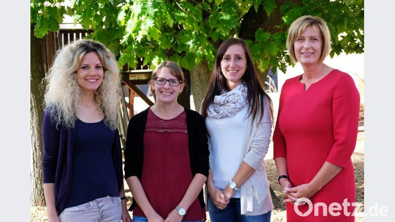 Lehramtsanwärterin Michaela Kiesl, die Lehrerinnen Lisa Fischer und Alexandra Rücker, Rektorin Diana Neidhardt (von links) Bild: twi