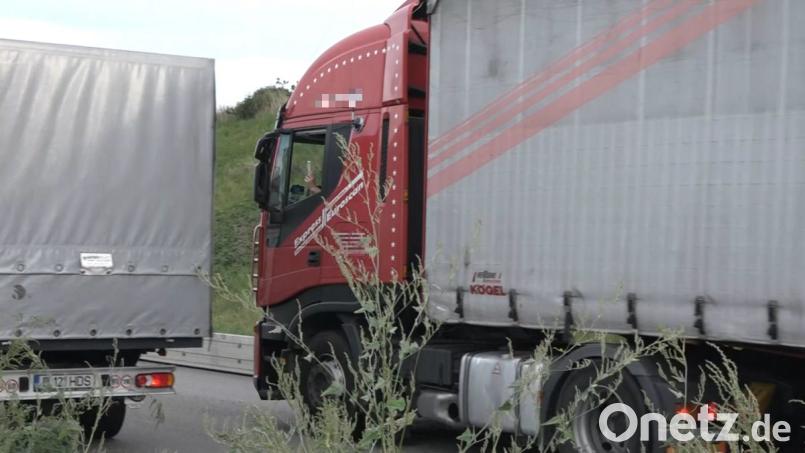 Gaffer störten die Einsatzkräfte nach einem tödlichen Unfall auf der A3. Bild: Alexander Auer