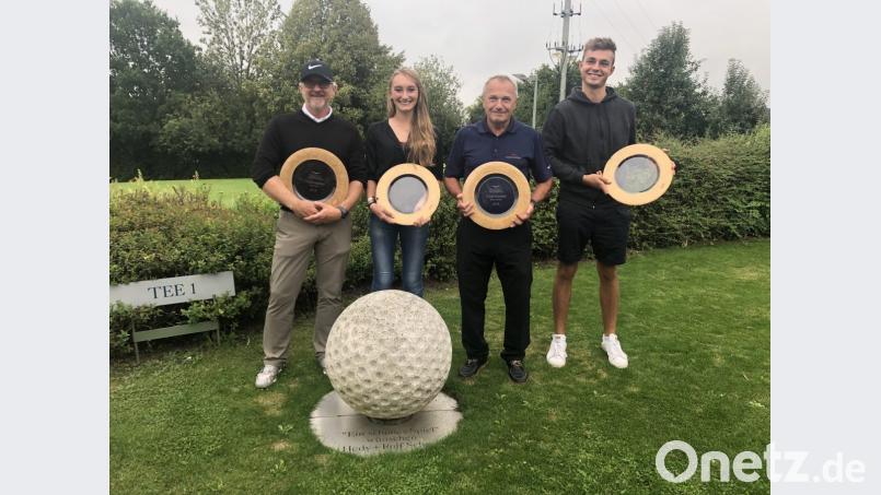 Die Clubmeister (von links): Michael Keck, Emma Übelacker, Peter Hirsnig und Max Reichenberger. Bild: exb
