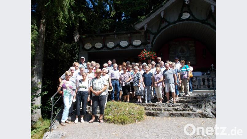Die Waldsassener KAB-Mitglieder vor der Wallfahrtskirche Maria Birkenstein. Bild: exb