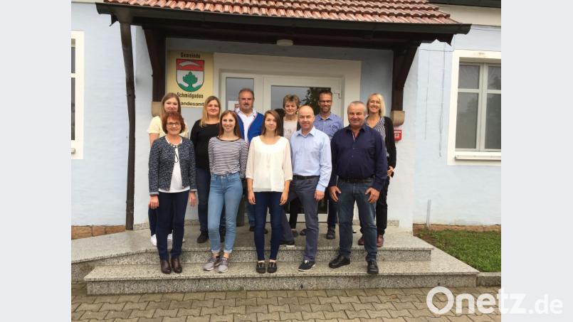 Martin Janz (Vierter von rechts) feierte sein 20-jähriges Dienstjubiläum im Kreise seiner Kollegen von der Gemeindeverwaltung. Bild: ral
