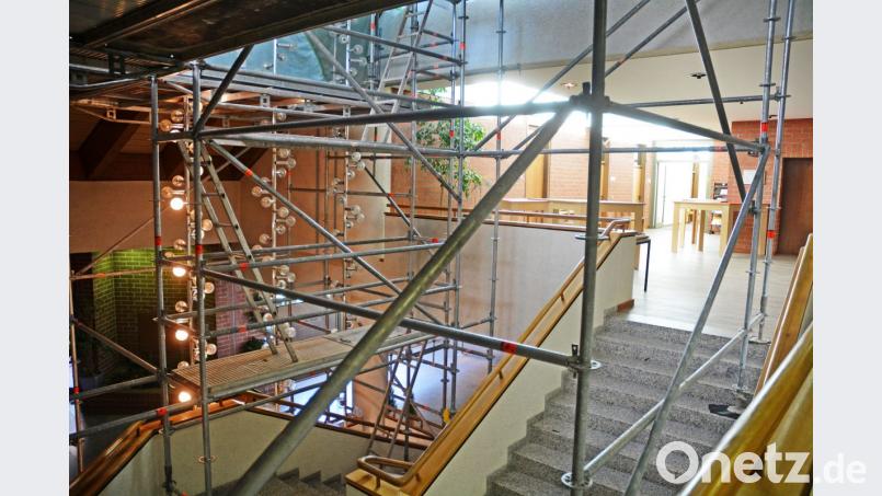 Stütze im Neuen Rathaus. Die Sanierung zerrt an den Nerven. Baudezernent Oliver Seidel spricht von niederschmetternden Erlebnissen. Bild: Schönberger