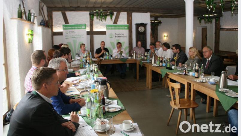 Als interessierte Zuhörer zeigten sich die Vertreter aus der Politik, die der Einladung nach Röthenbach gerne gefolgt waren. Bild: wro