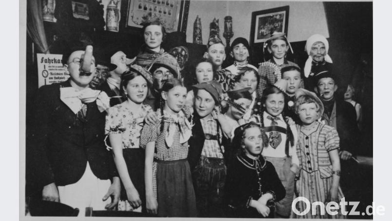 Jugend beim Fasching im Jahre 1952. Bild: ads