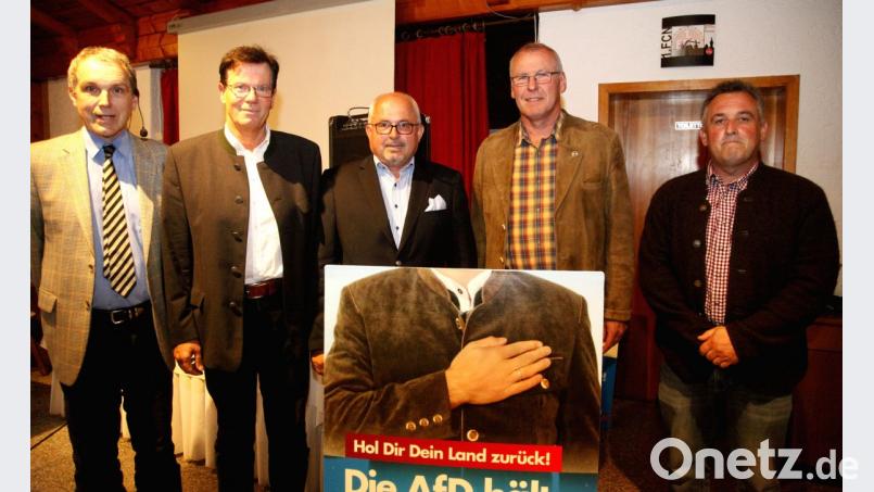 Eröffneten den Wahlkampf für die AfD in den Stimmkreisen Schwandorf und Cham (von links): Dr. Felix Börner, Dr. Wolfgang Pöschl, Reinhard Mixl, Josef Lankes und Johann Kellermeier. Bild: Hirsch