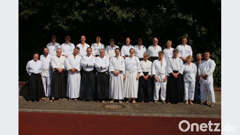 30 Teilnehmer aus ganz Deutschland sind beim Aikido-Jahrestraining in Tirschenreuth dabei. Bild: exb