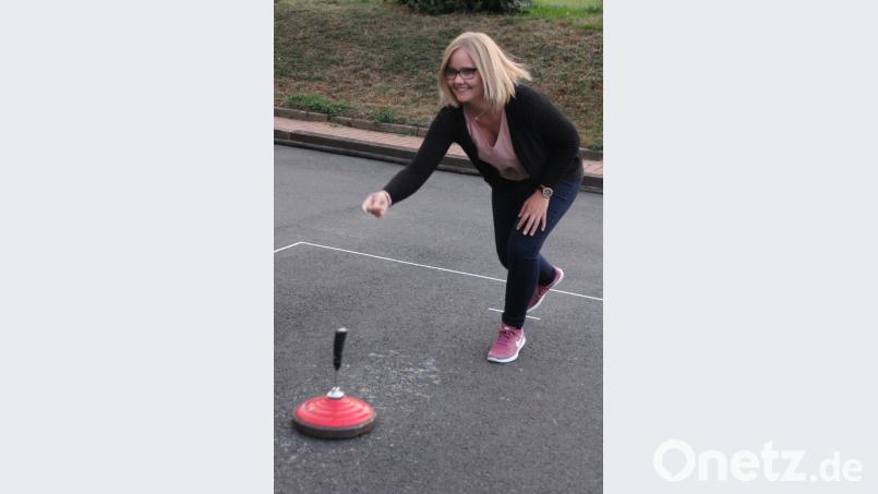 Lena Schnurrer ist derzeit die stärkste Asphaltstockschützin bei den Kondrauer Sportfreunden. Bild: Konrad Rosner