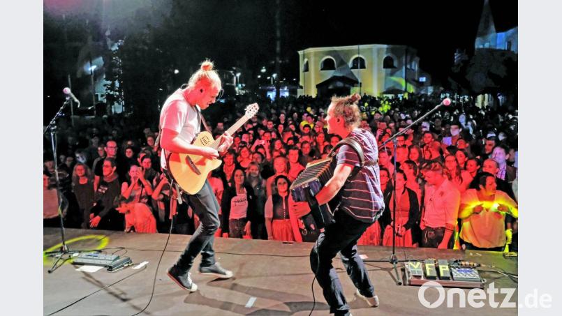 Die drei studierten Musiker beherrschen ihre Instrumente Bild: twi