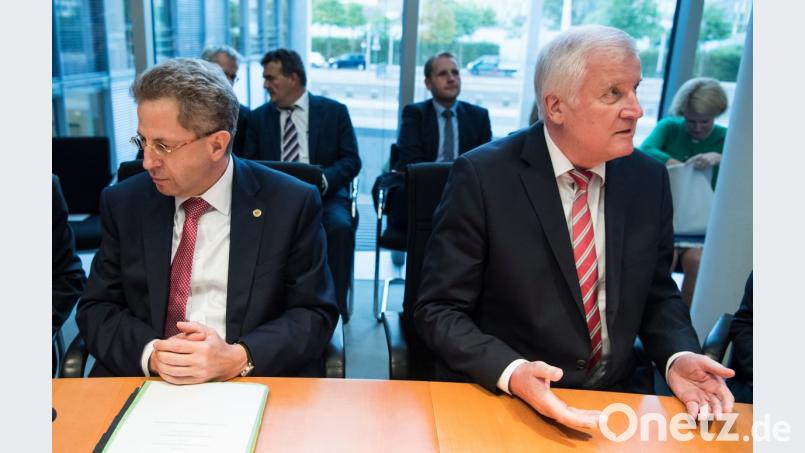 Horst Seehofer (rechts) und Hans-Georg Maaßen zu Beginn der Sondersitzung des Innenausschusses im Deutschen Bundestag. Bild: Bernd von Jutrczenka, dpa