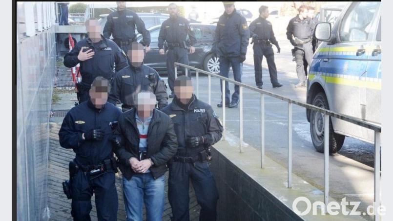 Eine halbe Hundertschaft begleitete Oleksandr M. im März 2018 zu seiner Zeugenaussage im Landgericht Weiden. Er gestand die Beteiligung am &quot;Rio&quot;-Raub und wurde anschließend zurück nach Österreich gebracht, wo er eine Haftstrafe absitzt. Sein Prozess in Weiden folgt noch. Bild: gsb
