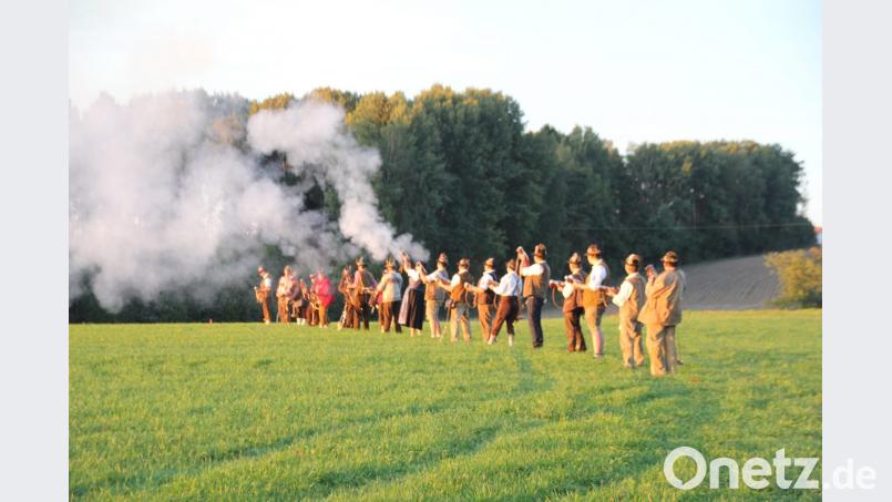Mit Einzelfeuer, Reihenfeier und Salut ist das 20-jährige Gründungsjubiläum der Pirkhofer Böllerschützen „angeschossen“ worden. Bild: frd
