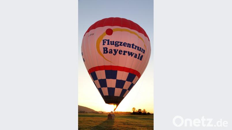Rund 60 Meter hoch ist der Ballon des Flugzentrums Bayerwald. Bild: Gerhard Götz
