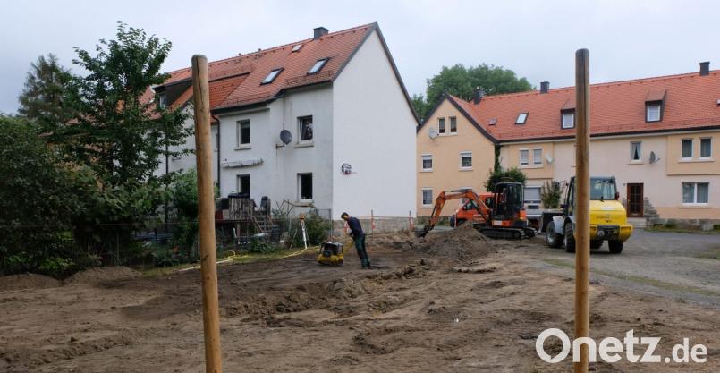 Im Ortsteil Plankenhammer gibt es derzeit eine größere Baustelle für die Errichtung von sechs Carports und drei Stellplätzen. Bild: le