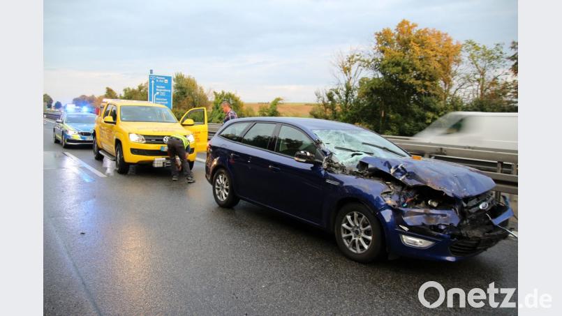Auf der A3 bei Sinzing sind drei Autos und ein Lastwagen aneinander gestoßen. Bild: Alexander Auer