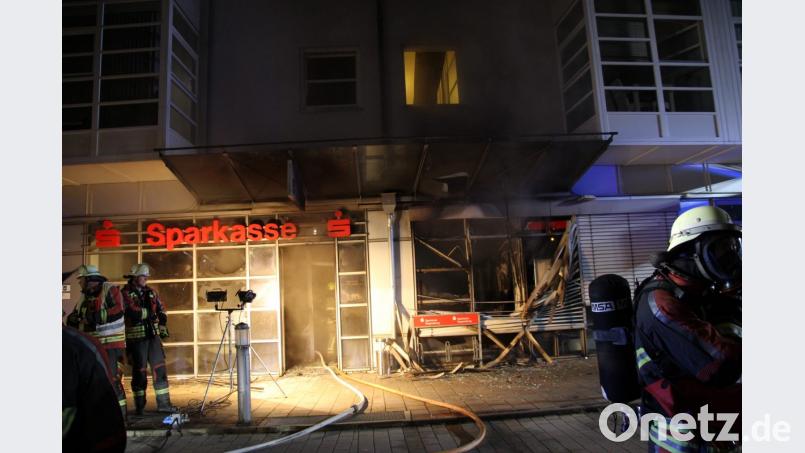 Brand in einer Sparkasse in Regensburg. Bild: Alexander Auer