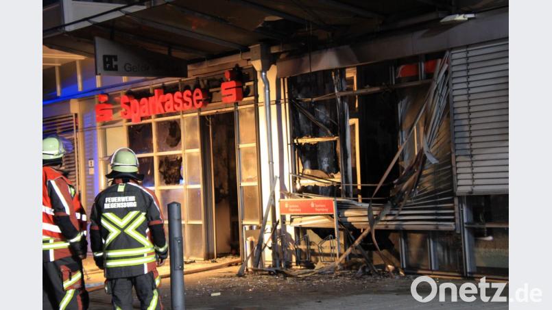 Der zerstörte Vorraum einer Sparkassenfiliale in Regensburg. Bild: Alexander Auer